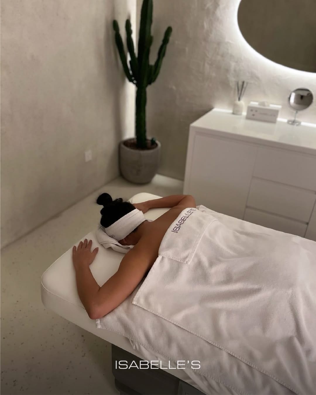 Post 3 by Isabelle’s Permanent Make-up on Instagram (image)