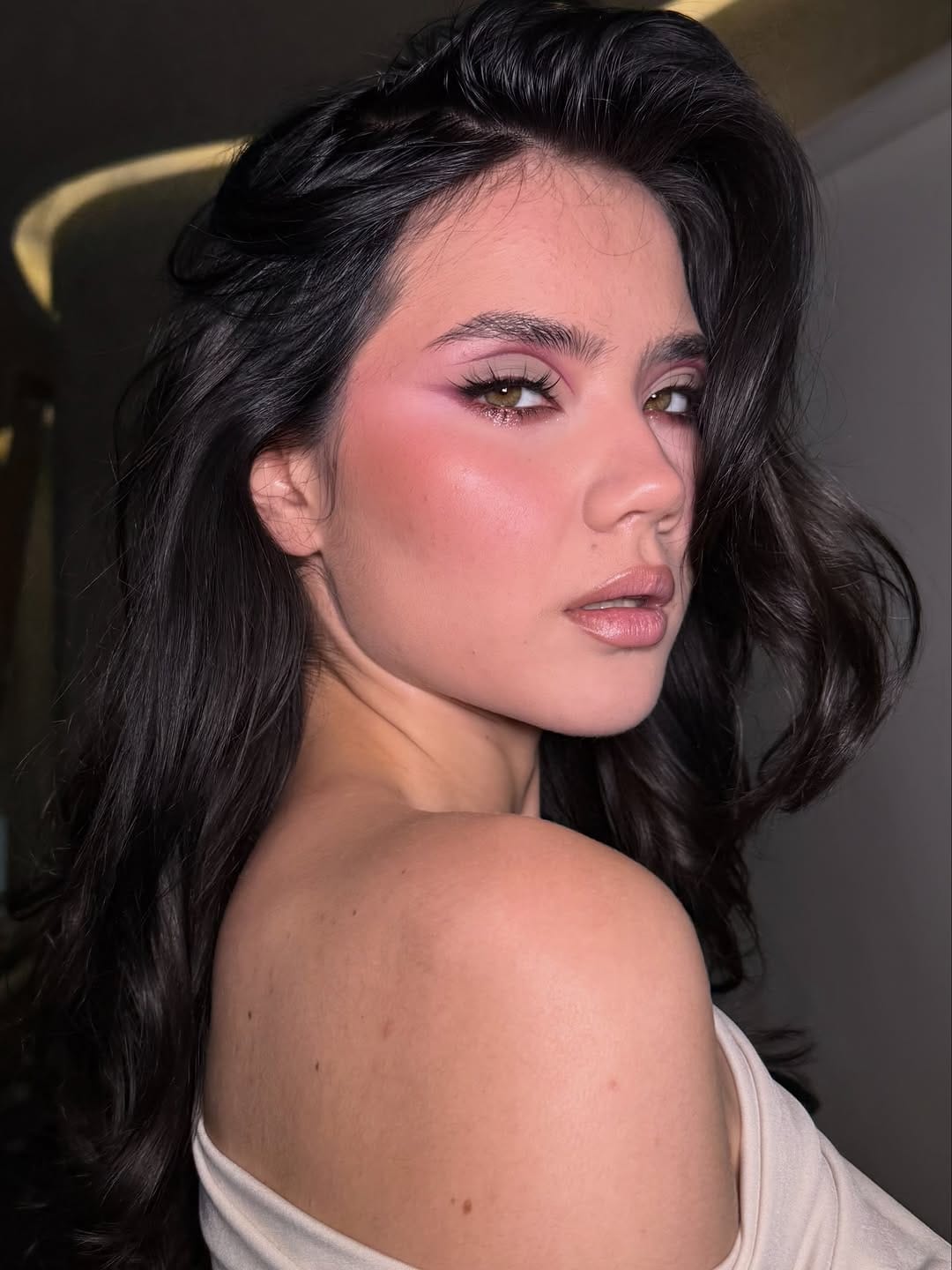 Post 2 by Giselle Giccele González Makeup Artist on Instagram (carousel)