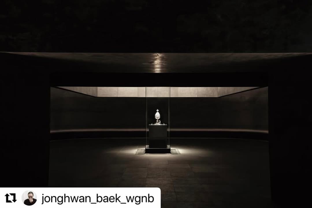 Post 4 by 웅갤러리 on Instagram (image)