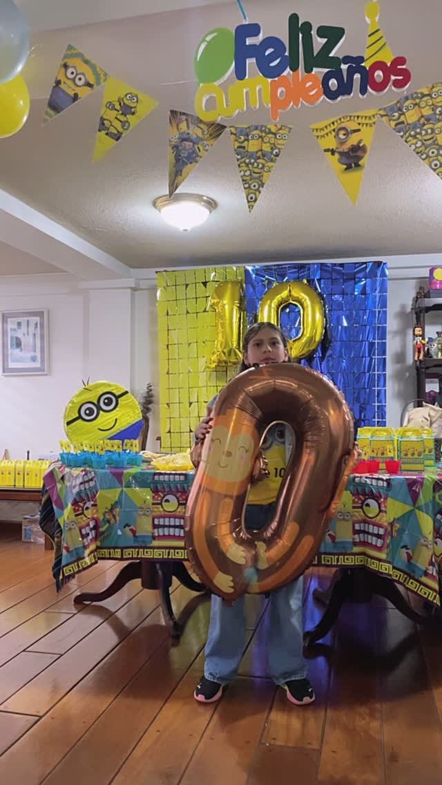 Post 6 by Gabriela Leon on Instagram (video)