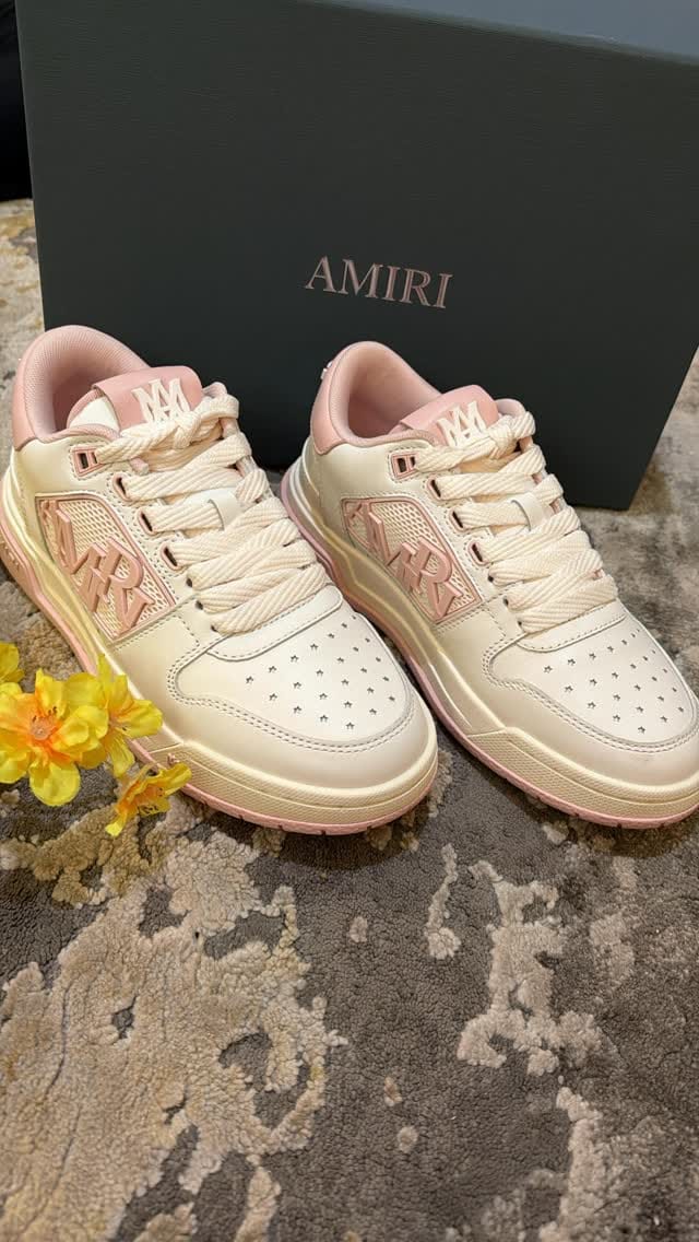 Post 7 by U R B A N BOUTIQUE on Instagram (video)