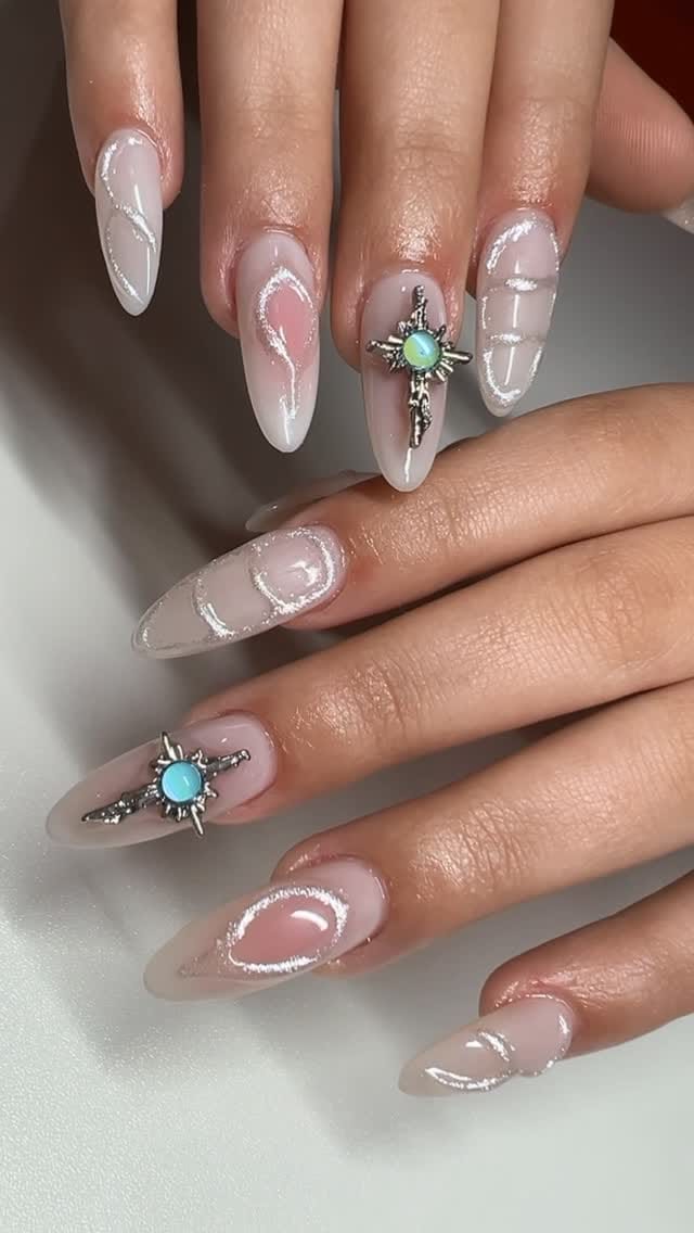 Post 4 by Dailonsy Nails 🙌 on Instagram (video)