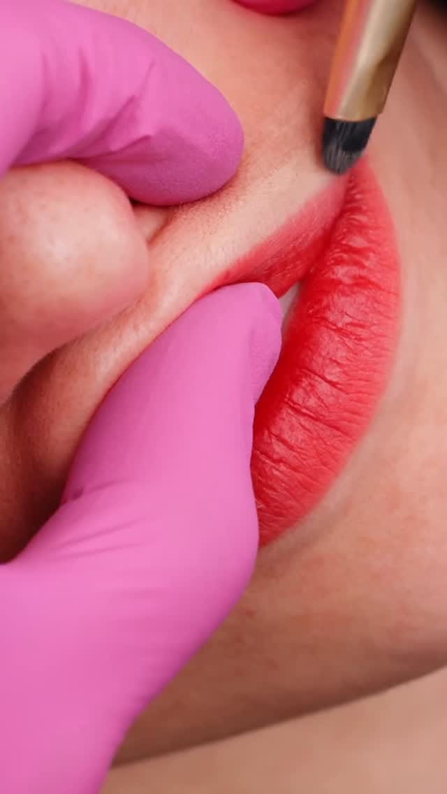 Post 10 by PhiStudio Dubai Ladies Salon on Instagram (video)