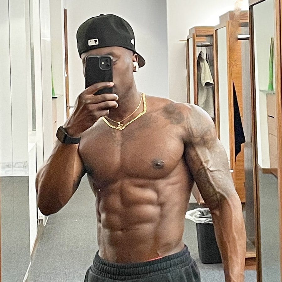 Post 9 by Tj on Instagram (image)