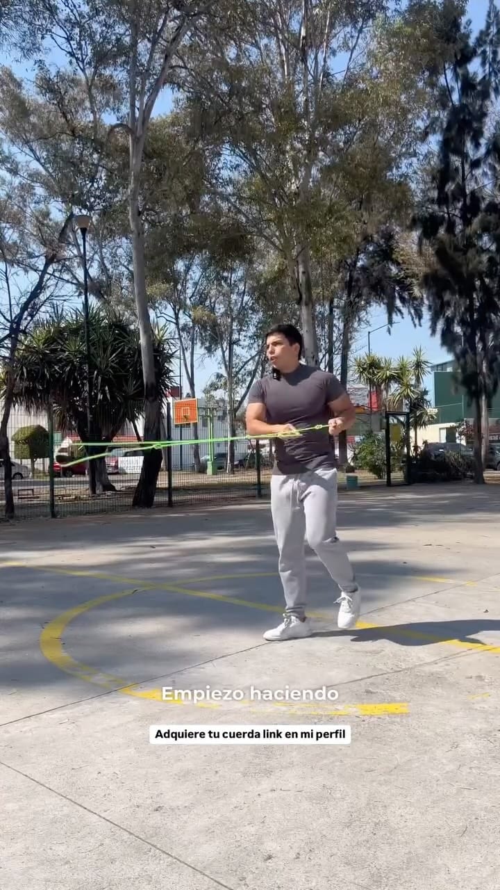 Post 9 by Emiliano Flores on Instagram (video)