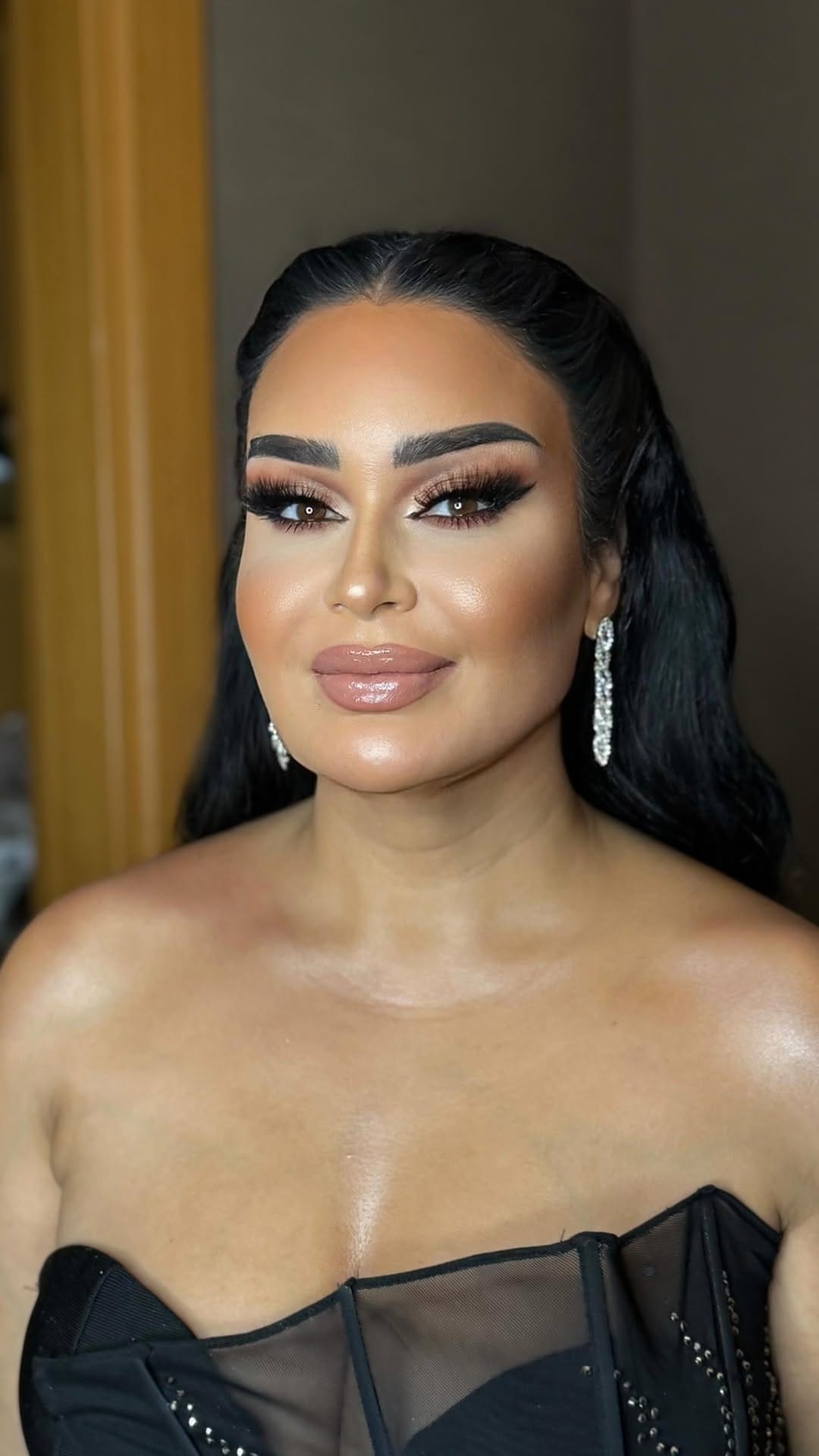 Post 2 by Hanoodi Makeup | الماكير هنودي on Instagram (video)