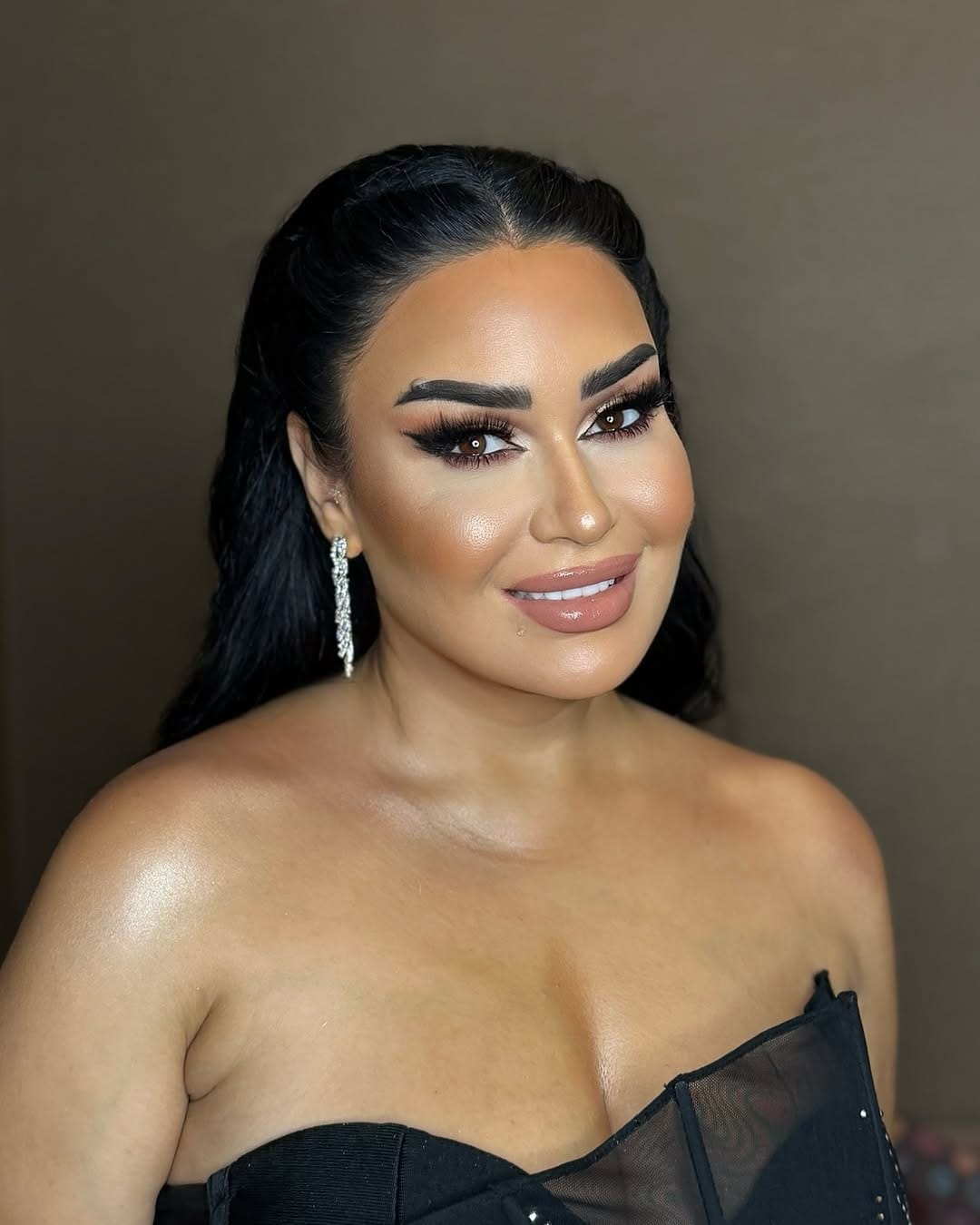 Post 1 by Hanoodi Makeup | الماكير هنودي on Instagram (carousel)