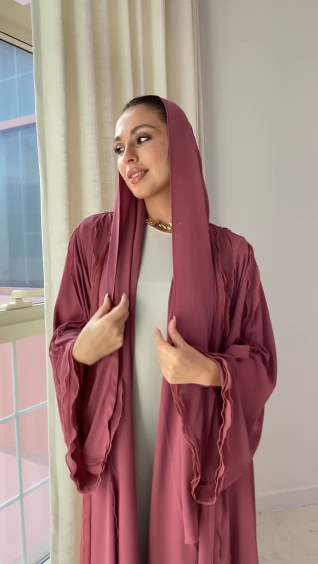Post 8 by Hedb Collection | Abaya on Instagram (video)