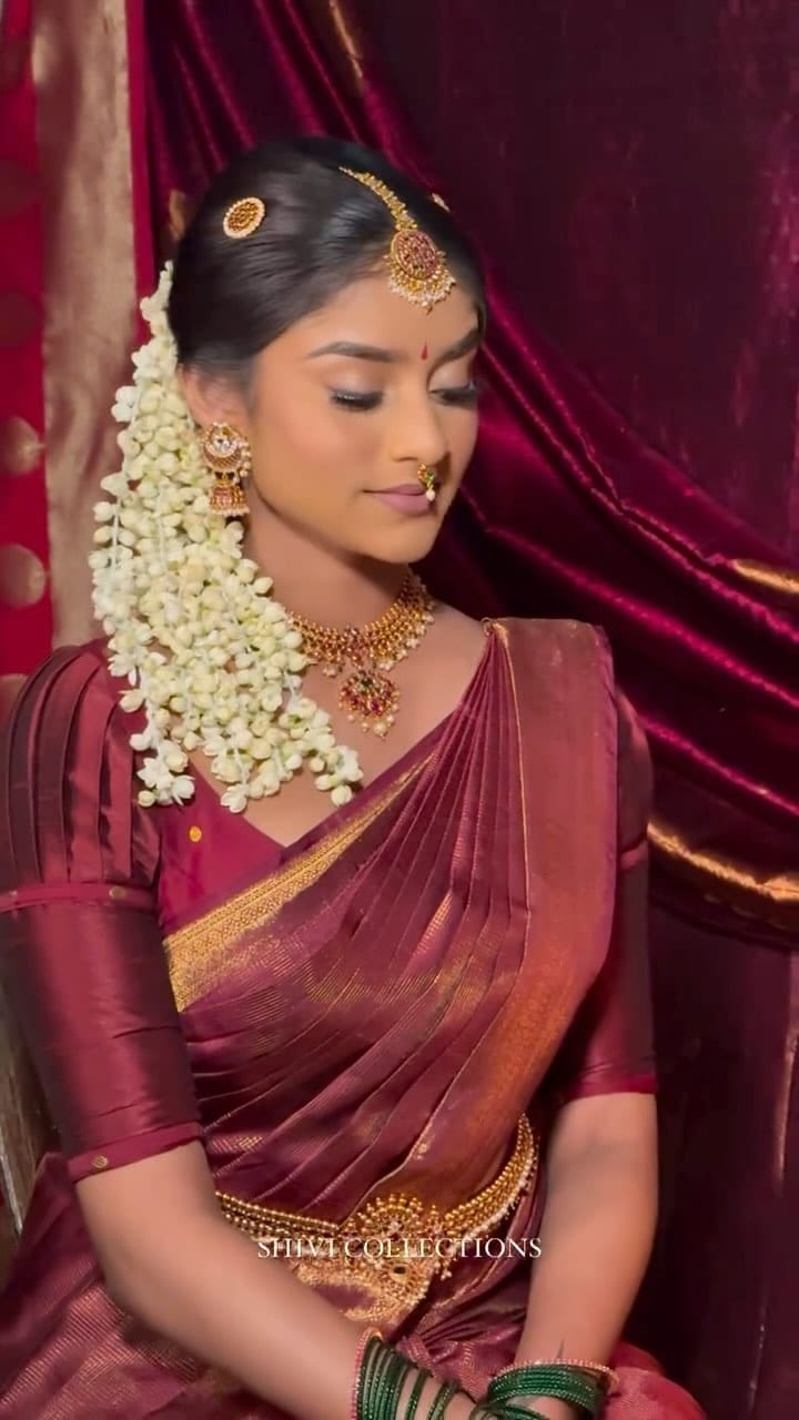 Post 9 by SHIVI Collections / Sarees on Instagram (video)