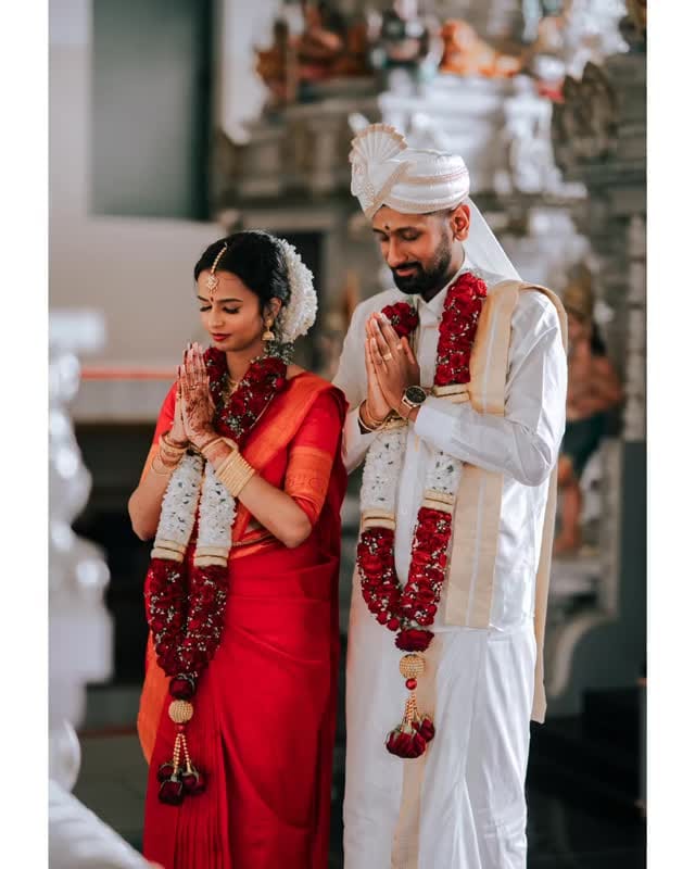 Post 7 by SHIVI Collections / Sarees on Instagram (video)