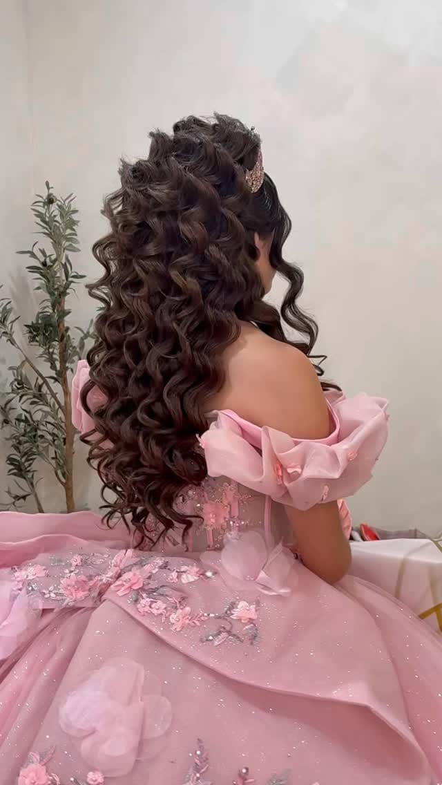 Post 10 by Houston Tx Mua & Hairstylist on Instagram (video)