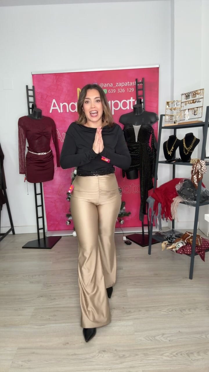 Post 3 by Ana Zapata Style on Instagram (video)
