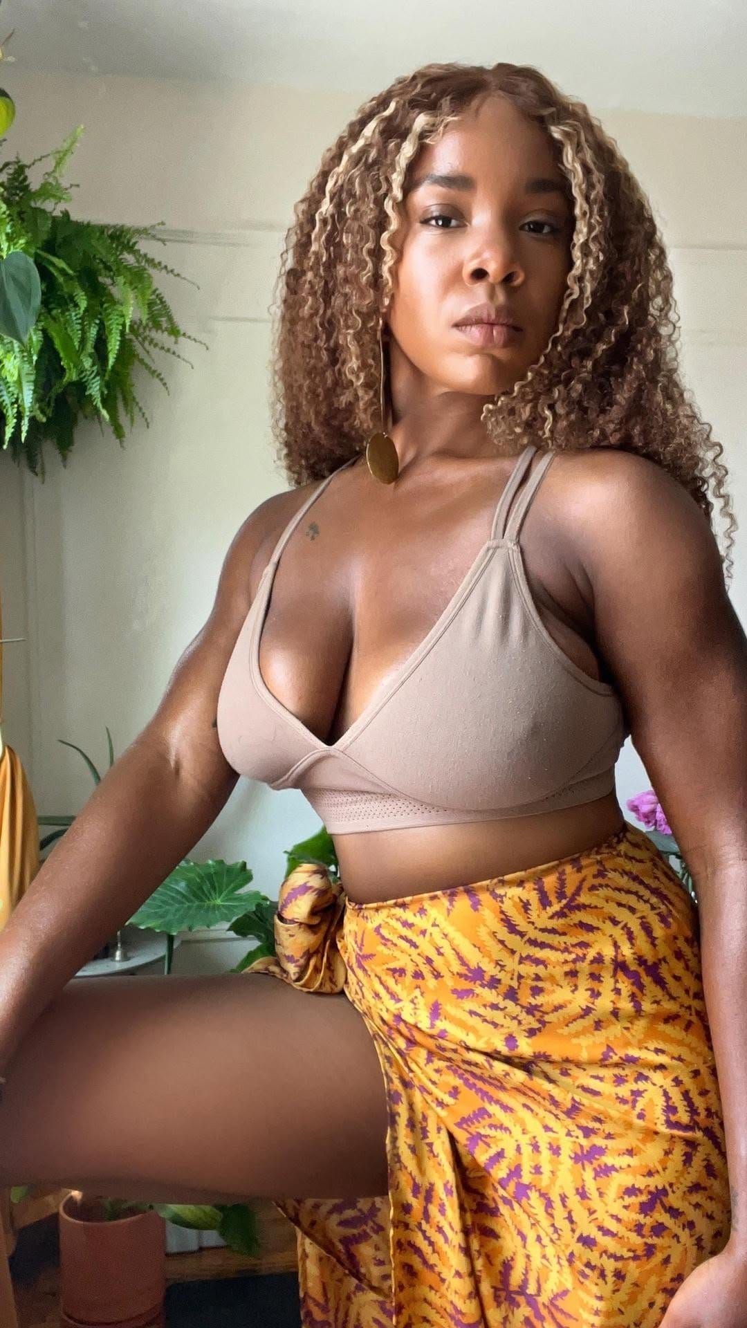 Post 8 by E.R.E.N.A HAIR CENTER on Instagram (video)