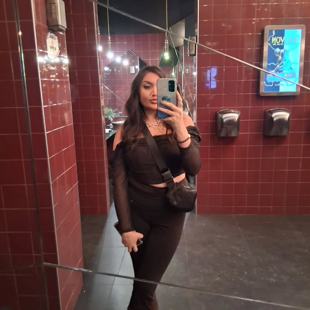 Post 1 by 🔴 ● •JanelleJayy • ● 🔴 on Instagram (carousel)