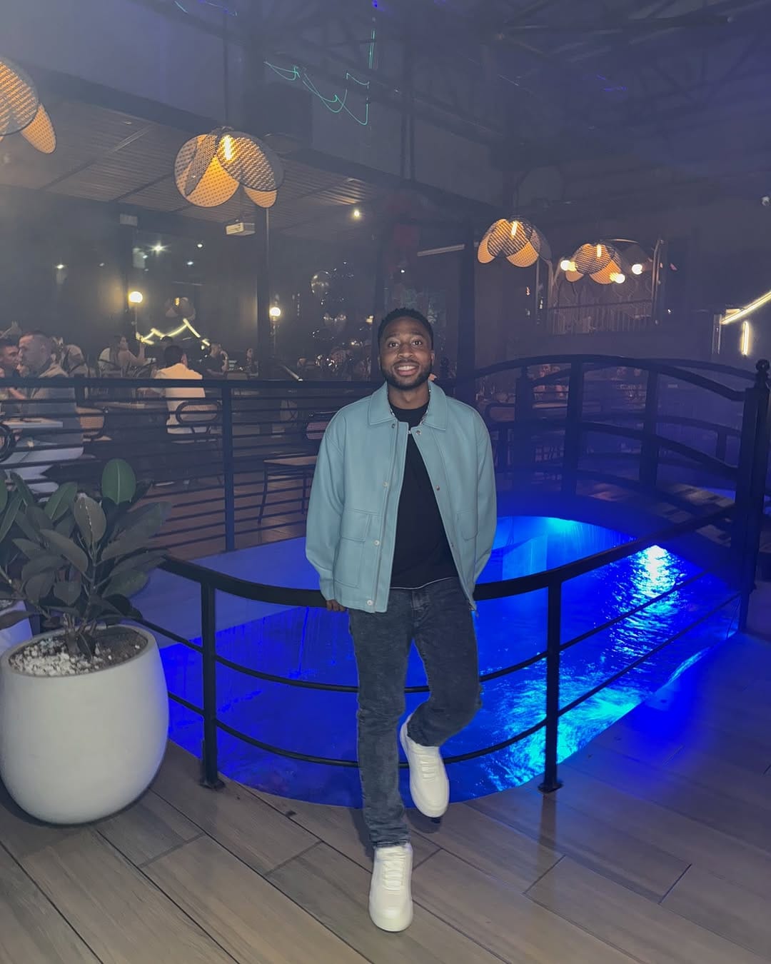Post 8 by Oye on Instagram (carousel)