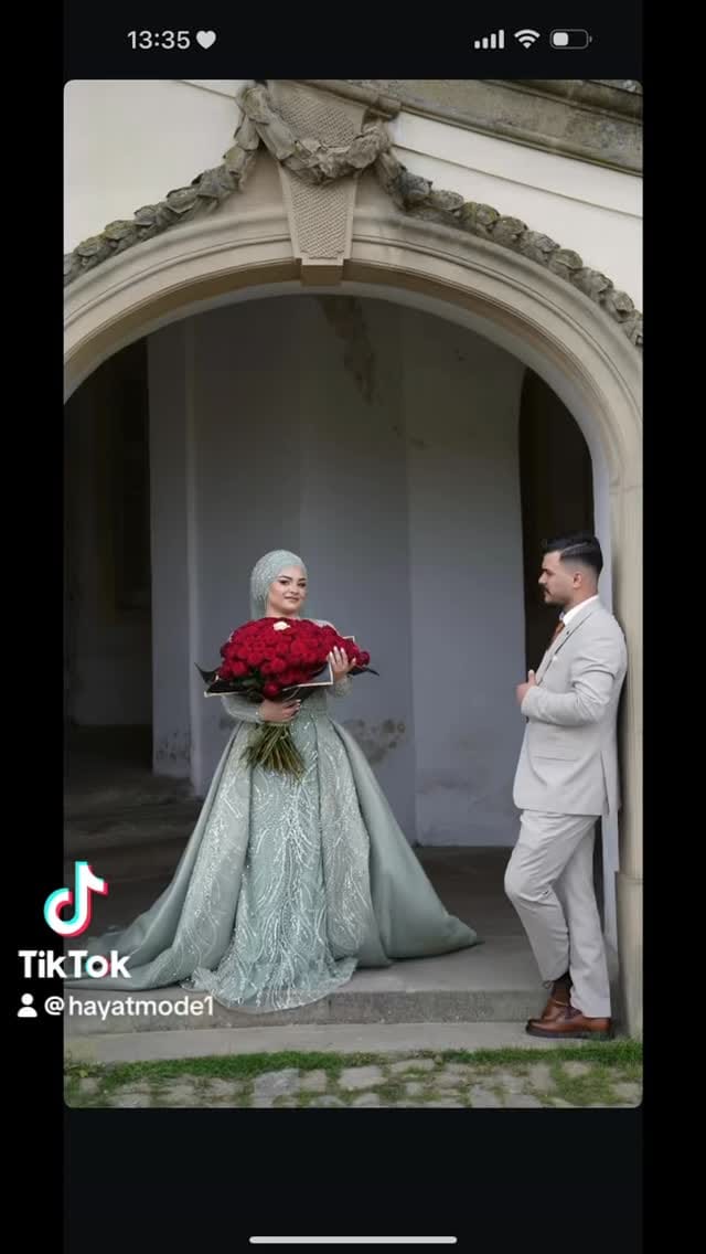Post 4 by Hayat Mode Braut &Abendmode on Instagram (video)