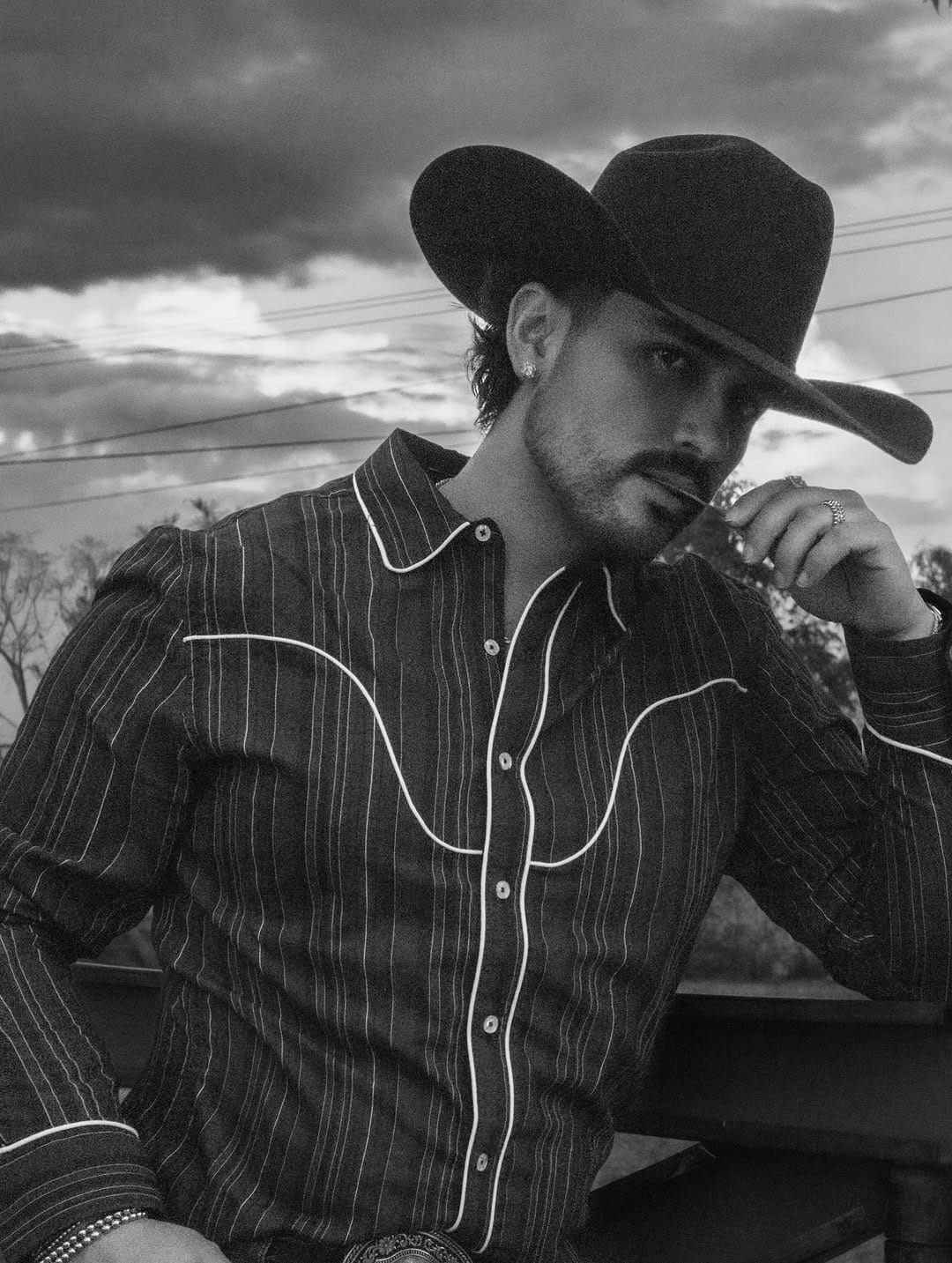 Post 1 by Jorge Jimenez on Instagram (carousel)