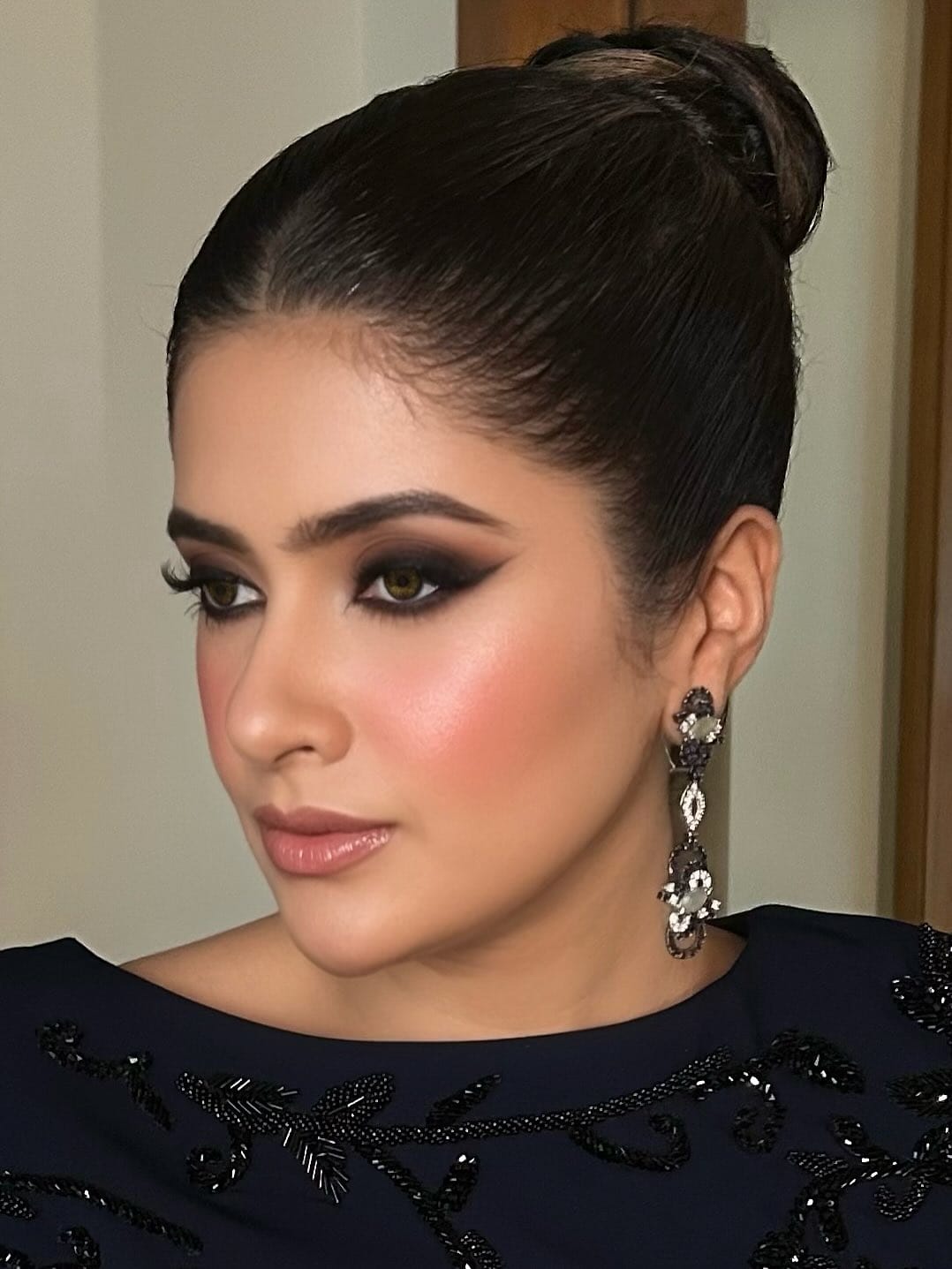 Post 8 by Sanaa Khan | Dubai Makeup Artist on Instagram (carousel)
