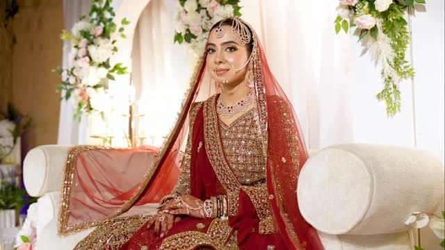Post 4 by Sanaa Khan | Dubai Makeup Artist on Instagram (video)