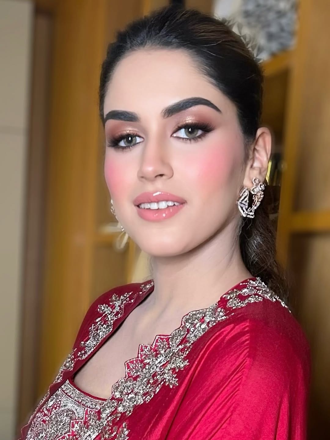 Post 1 by Sanaa Khan | Dubai Makeup Artist on Instagram (carousel)