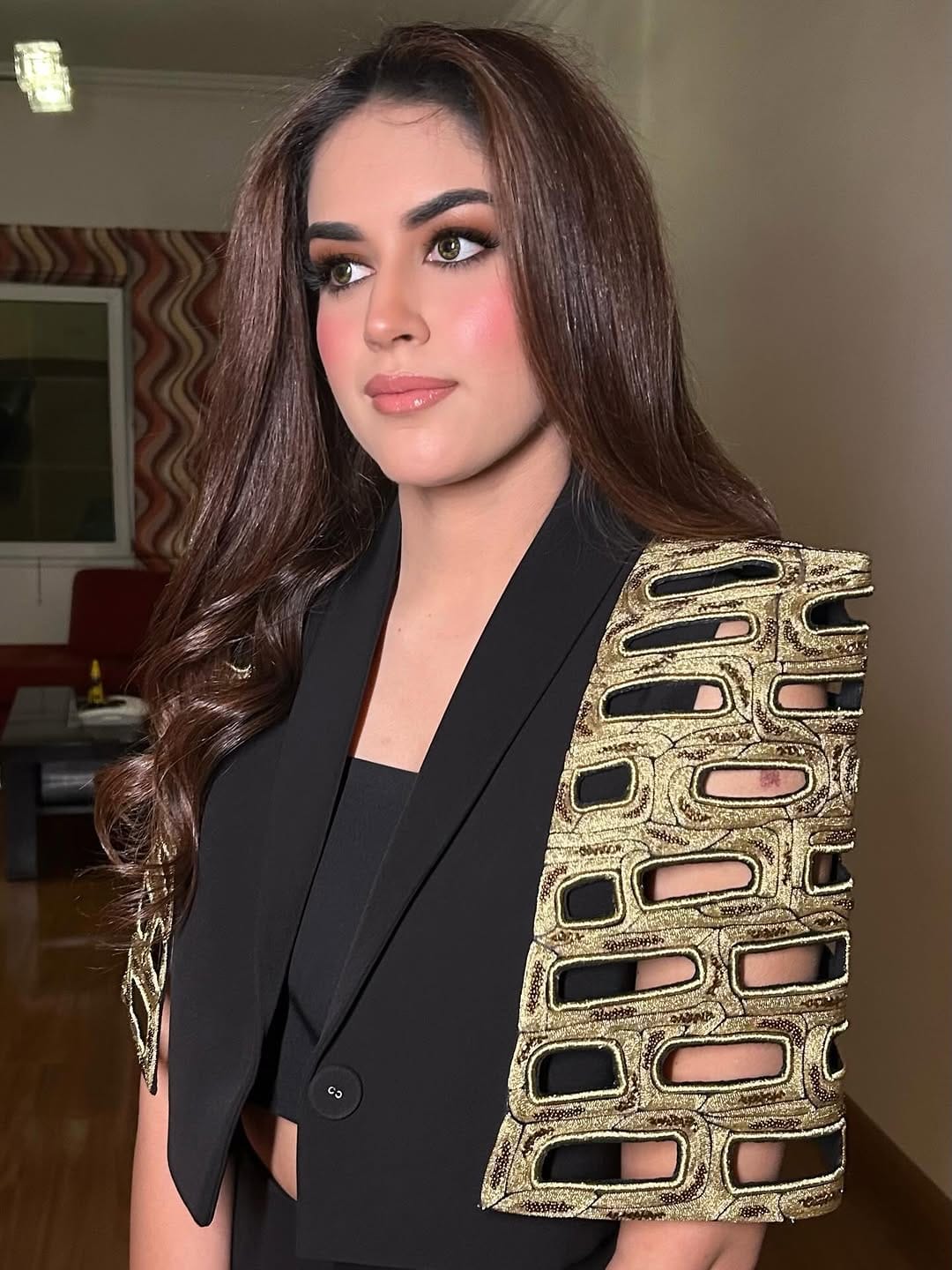 Post 3 by Sanaa Khan | Dubai Makeup Artist on Instagram (carousel)