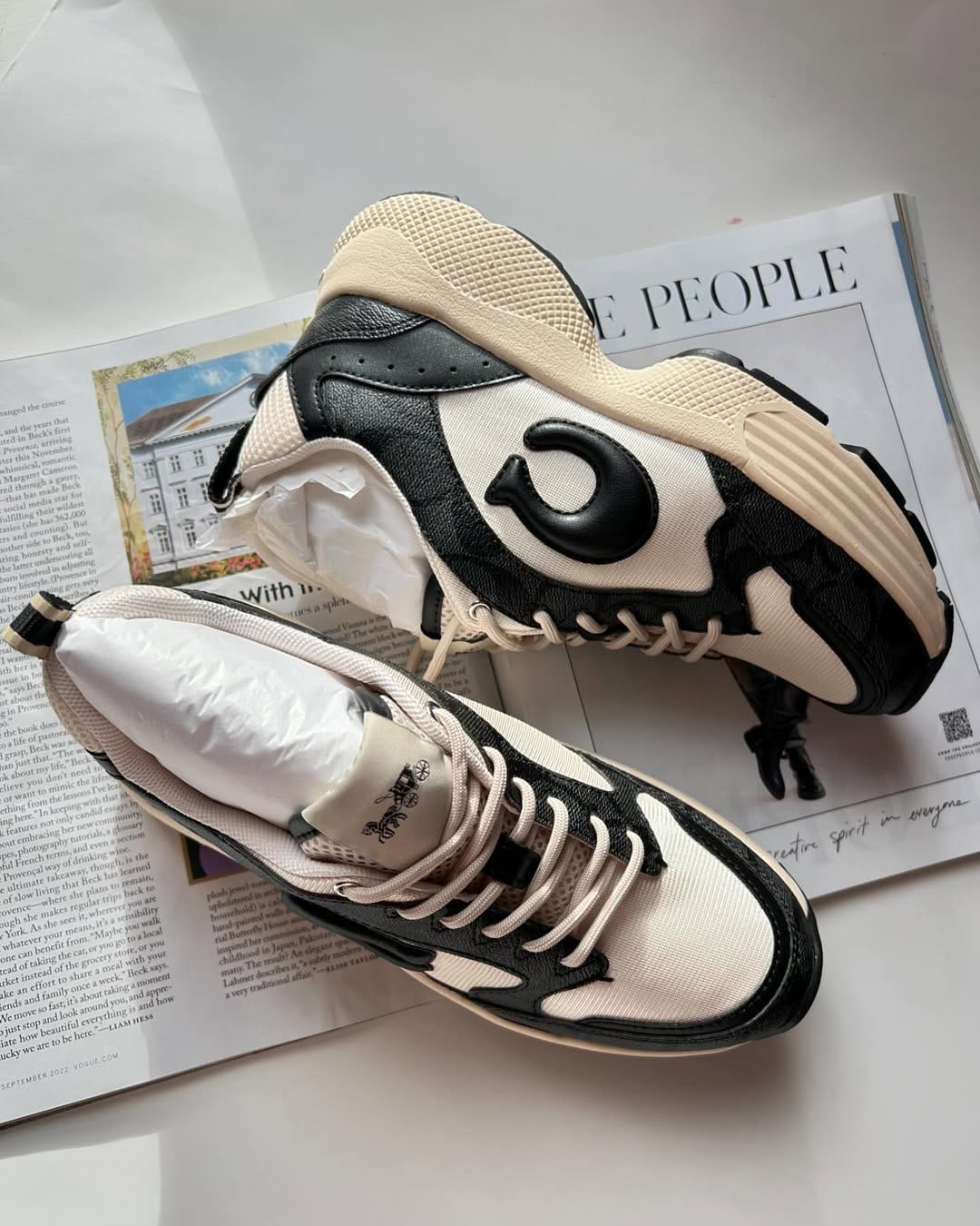 Post 2 by Vogue Shop🕊🇨🇦🇺🇸🇪🇸 on Instagram (carousel)