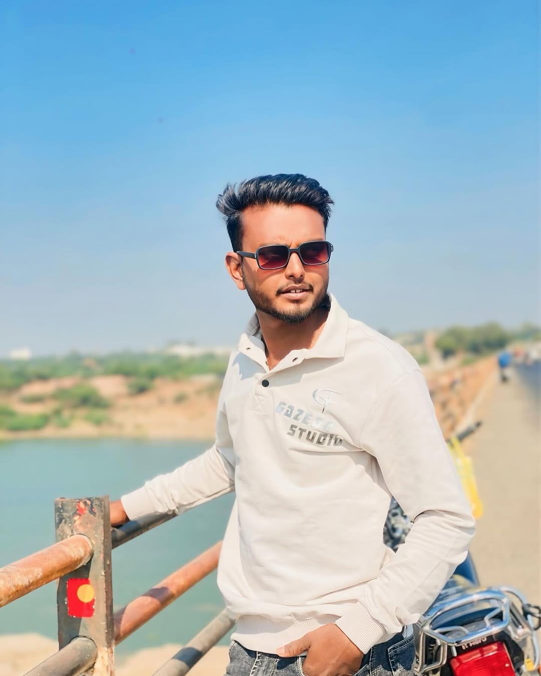 Post 7 by  سلمان پٹیل  on Instagram (carousel)