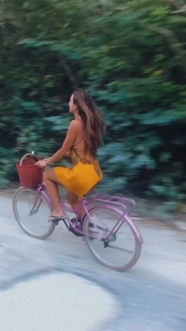 Post 3 by Juju 🦋 on Instagram (video)