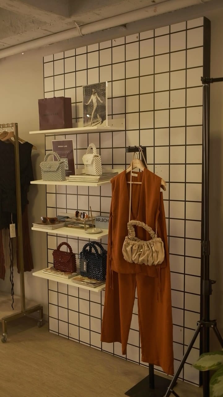Post 7 by Moda Lab on Instagram (video)
