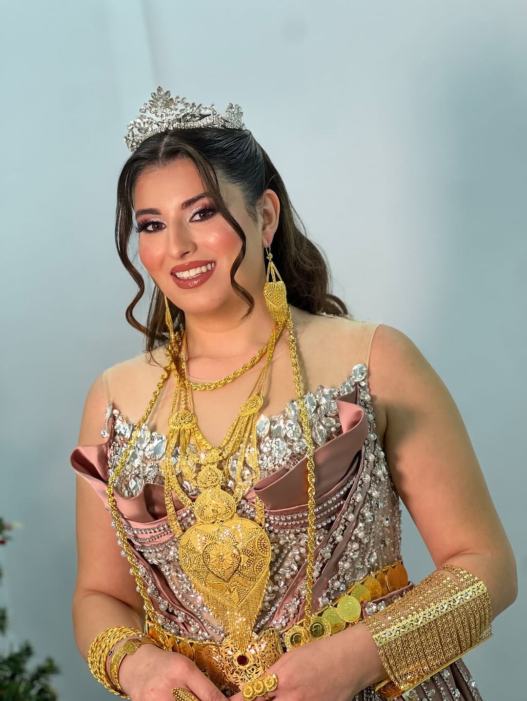 Post 6 by ArjinBeautyHair&Make-upStudio on Instagram (carousel)