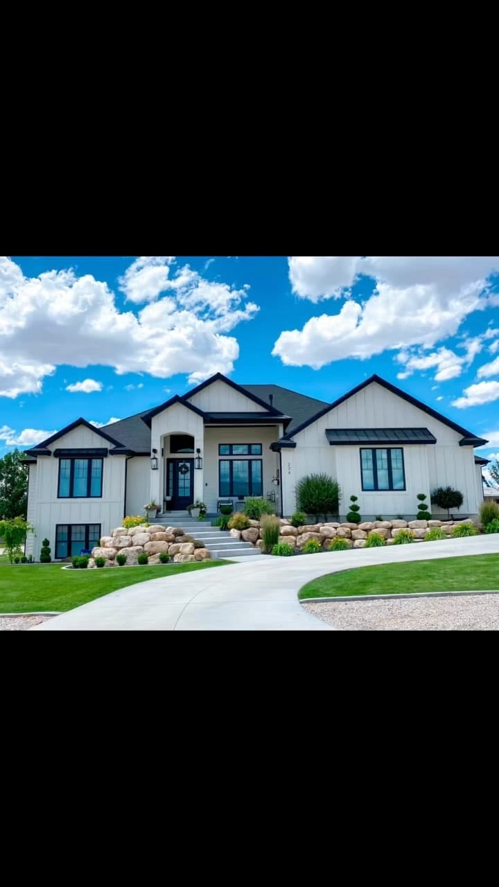 Post 5 by Shanell on Instagram (video)
