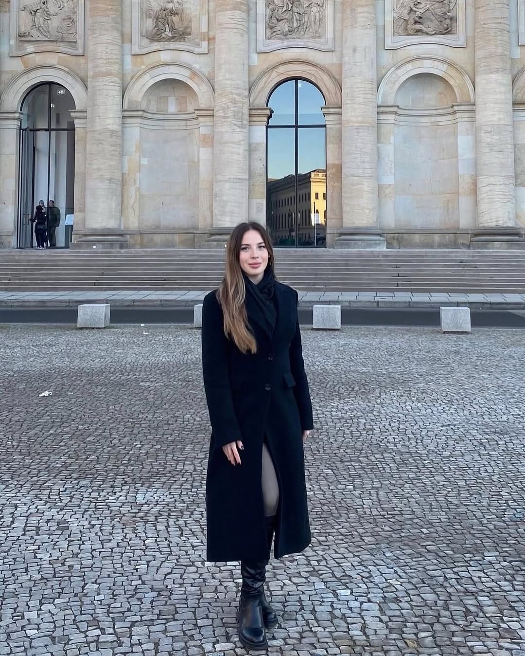 Post 3 by @helga_daumer on Instagram (image)