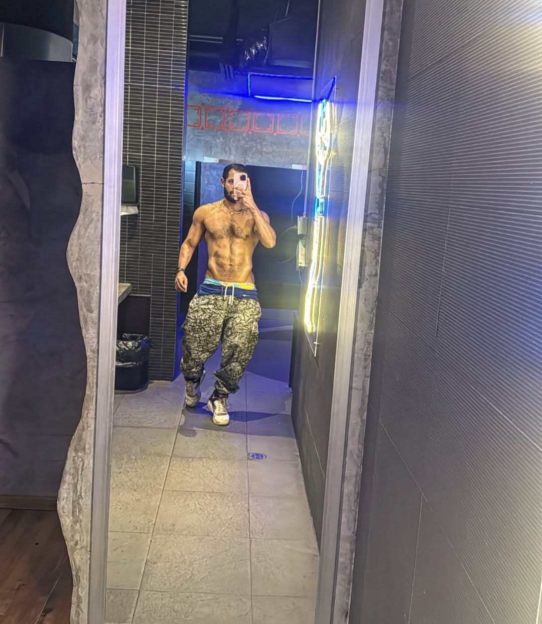 Post 6 by Guillermo Salmeron on Instagram (image)