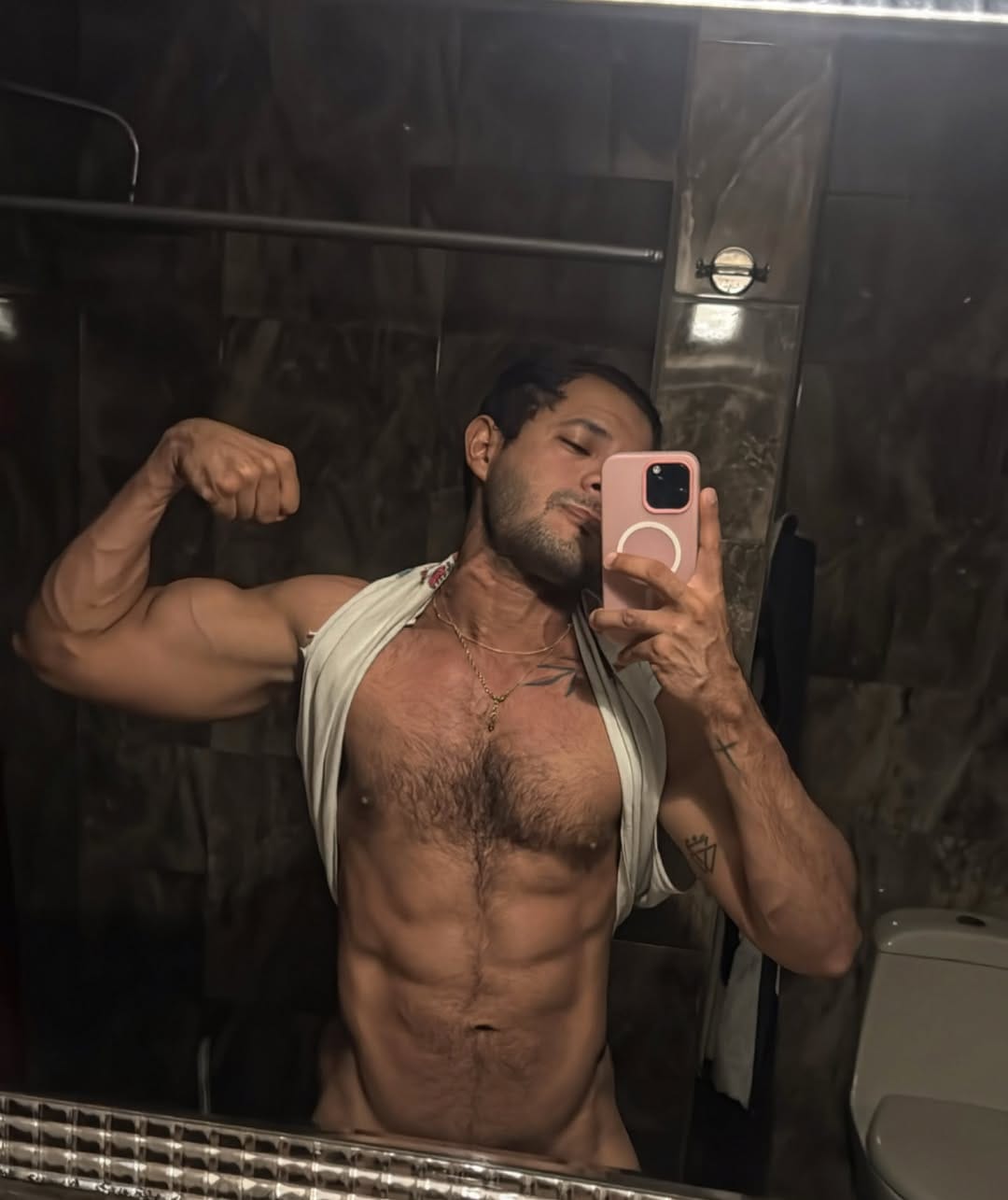 Post 5 by Guillermo Salmeron on Instagram (image)
