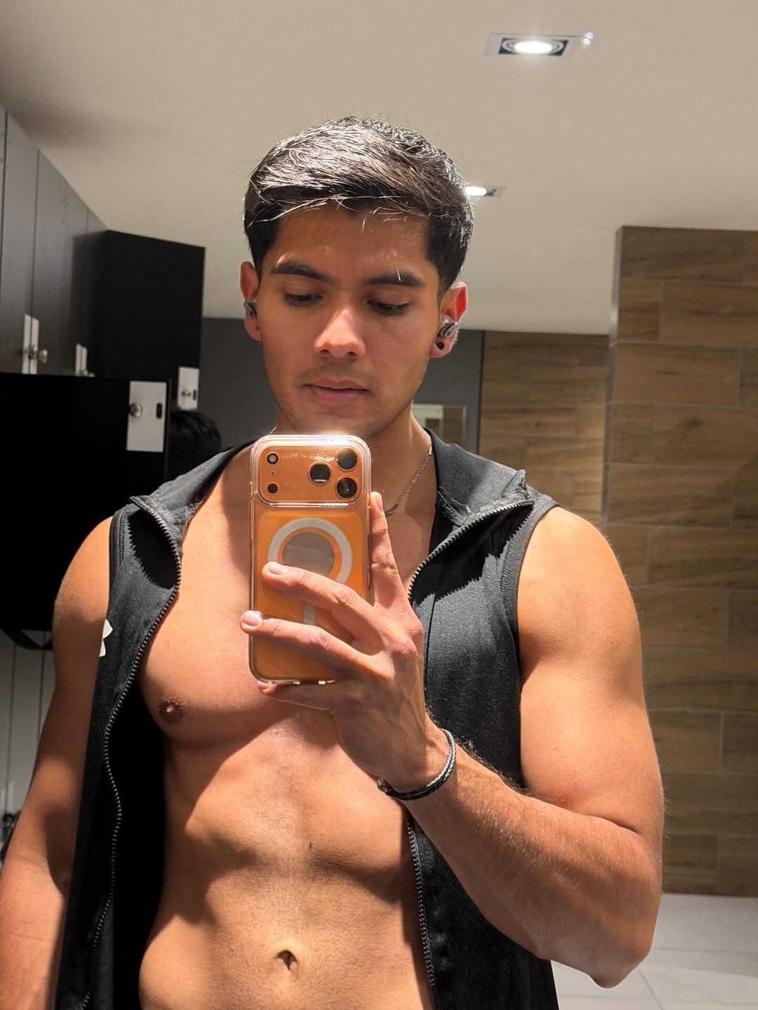 Post 1 by Irving Centeno on Instagram (carousel)