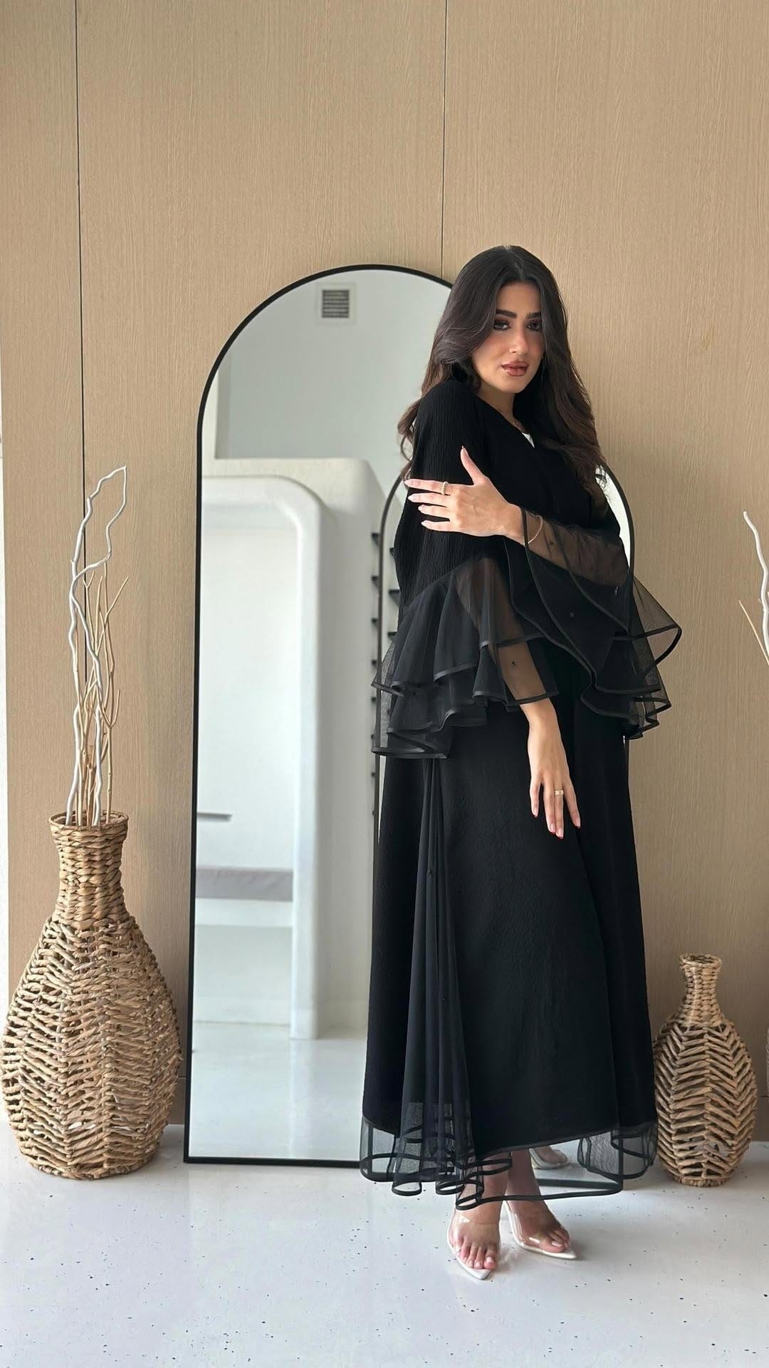 Post 10 by عباية الملكة on Instagram (video)
