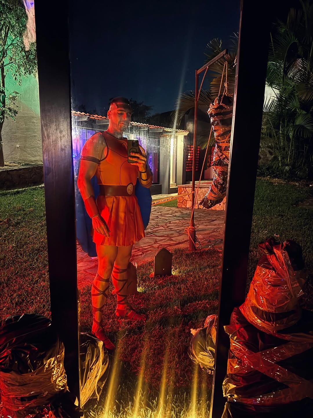 Post 10 by Francisco Flores Zúñiga on Instagram (carousel)