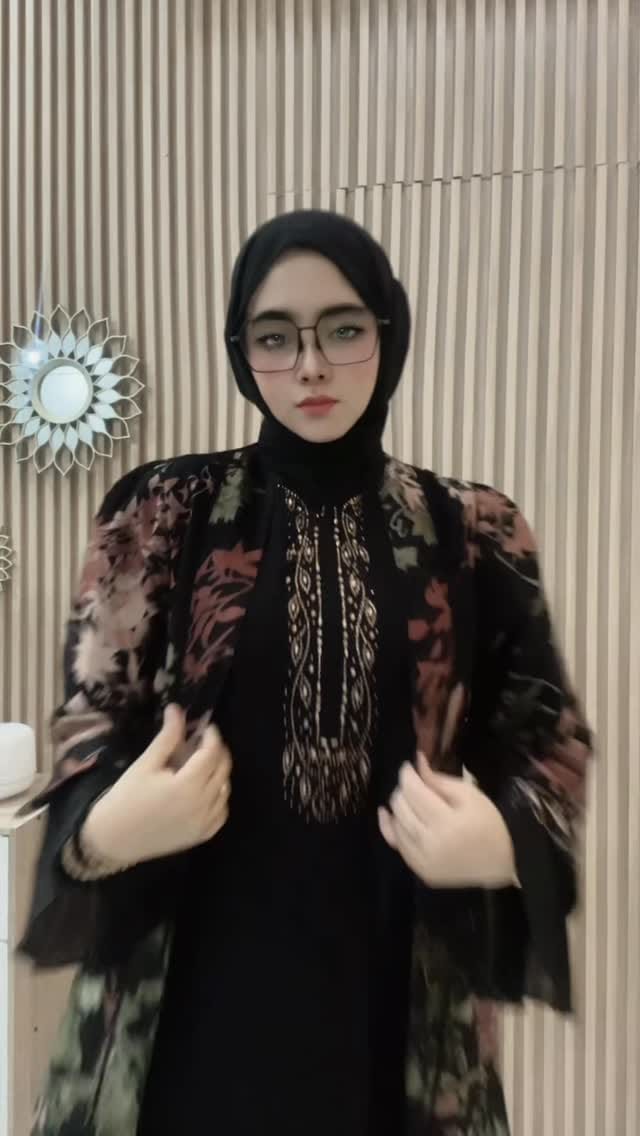 Post 2 by HLF BY HASANAHTURRADIAH on Instagram (video)