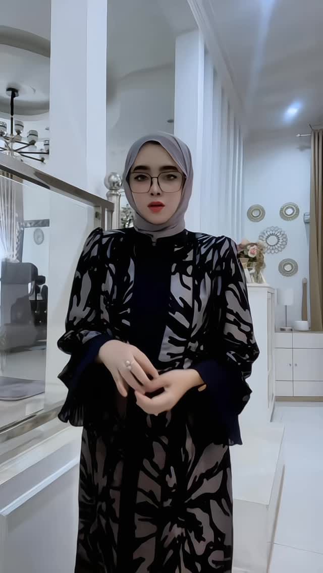 Post 5 by HLF BY HASANAHTURRADIAH on Instagram (video)