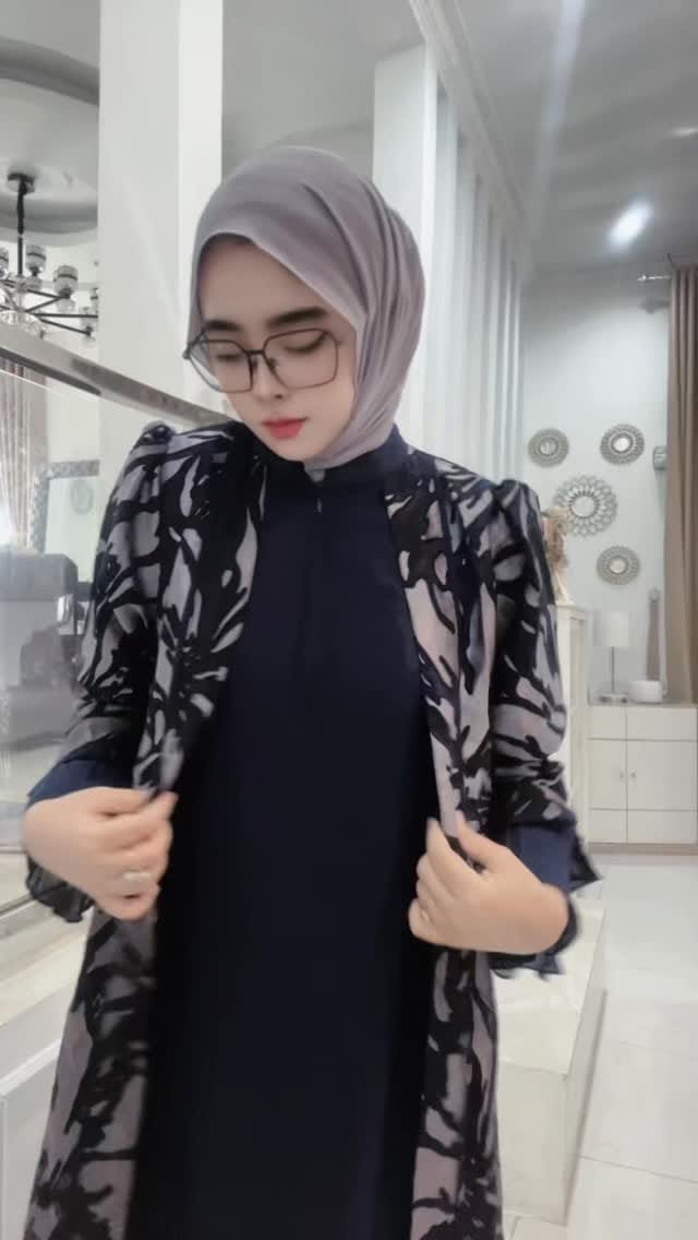Post 7 by HLF BY HASANAHTURRADIAH on Instagram (video)