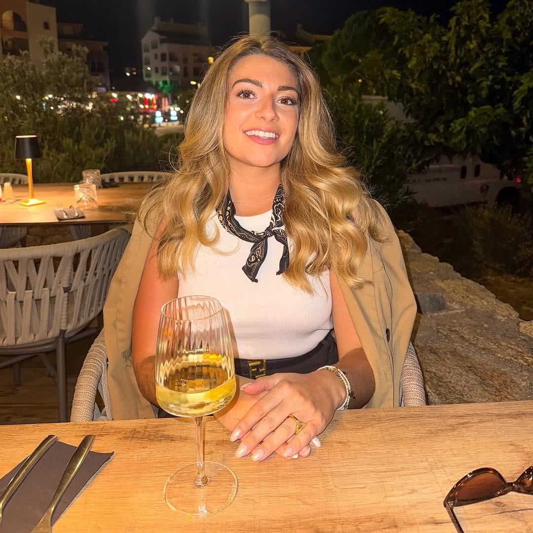 Post 4 by Fanny Courvaniotis on Instagram (image)
