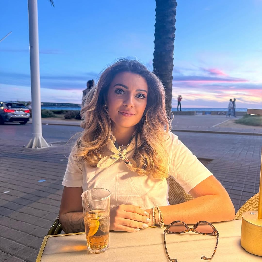 Post 6 by Fanny Courvaniotis on Instagram (carousel)