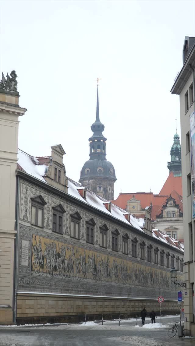 Post 4 by QF-Passage Dresden on Instagram (video)