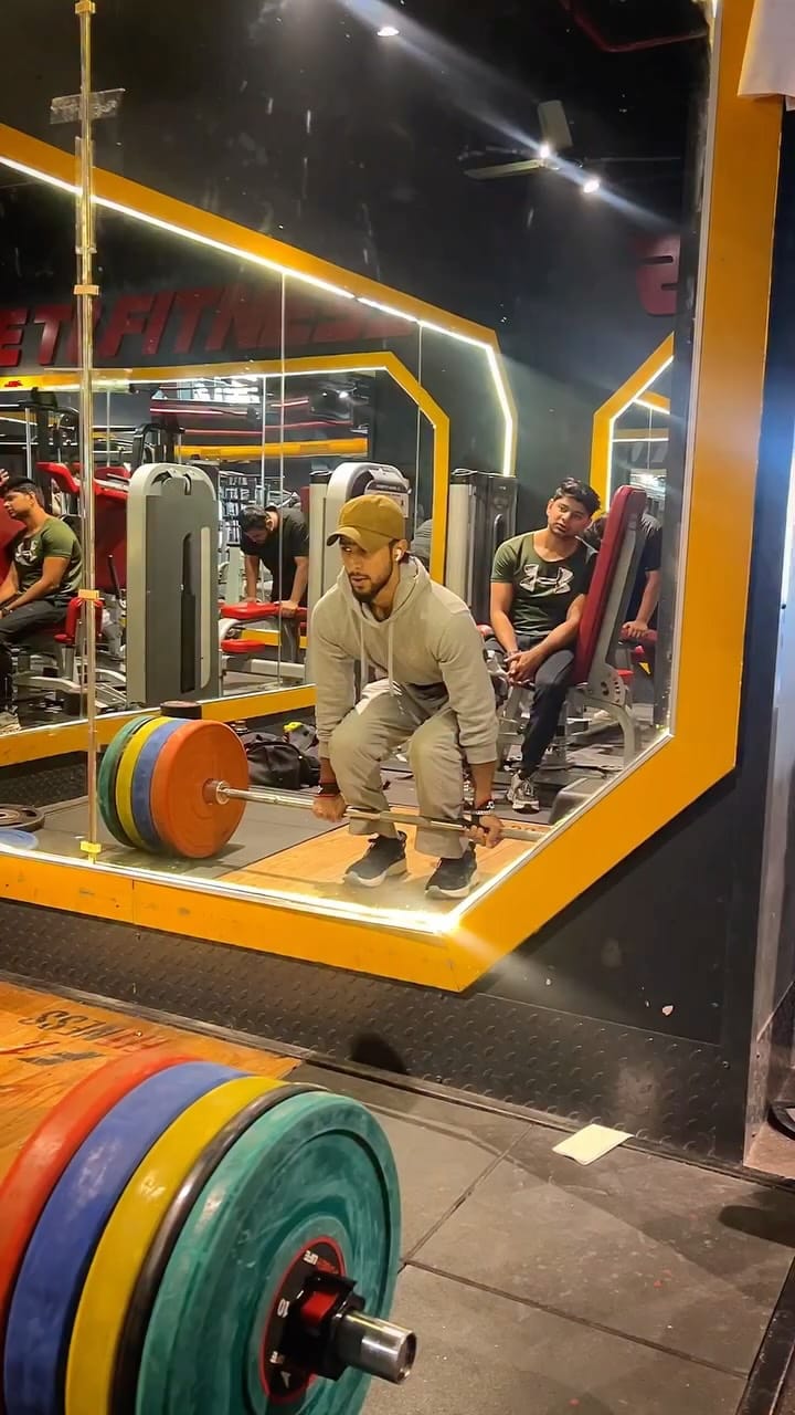 Post 3 by Zaid Khan on Instagram (video)