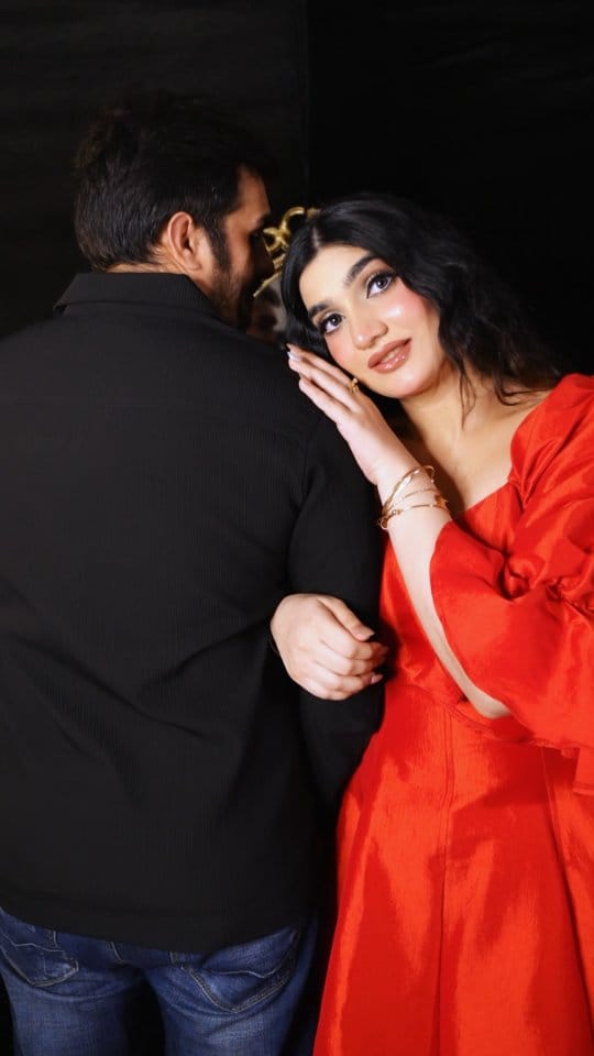 Post 9 by Henna Kitali || UAE Makeup Artist on Instagram (video)