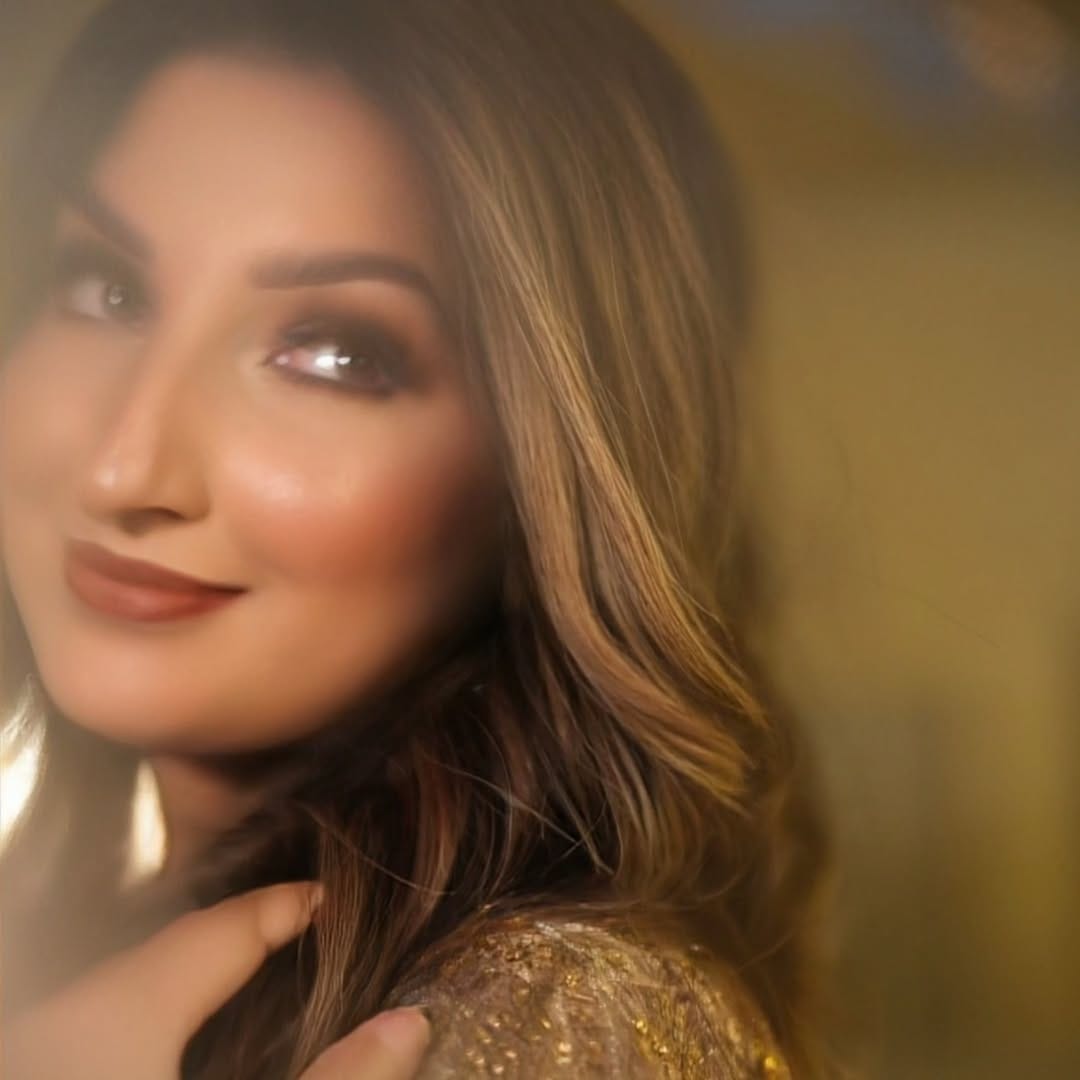 Post 5 by Henna Kitali || UAE Makeup Artist on Instagram (carousel)