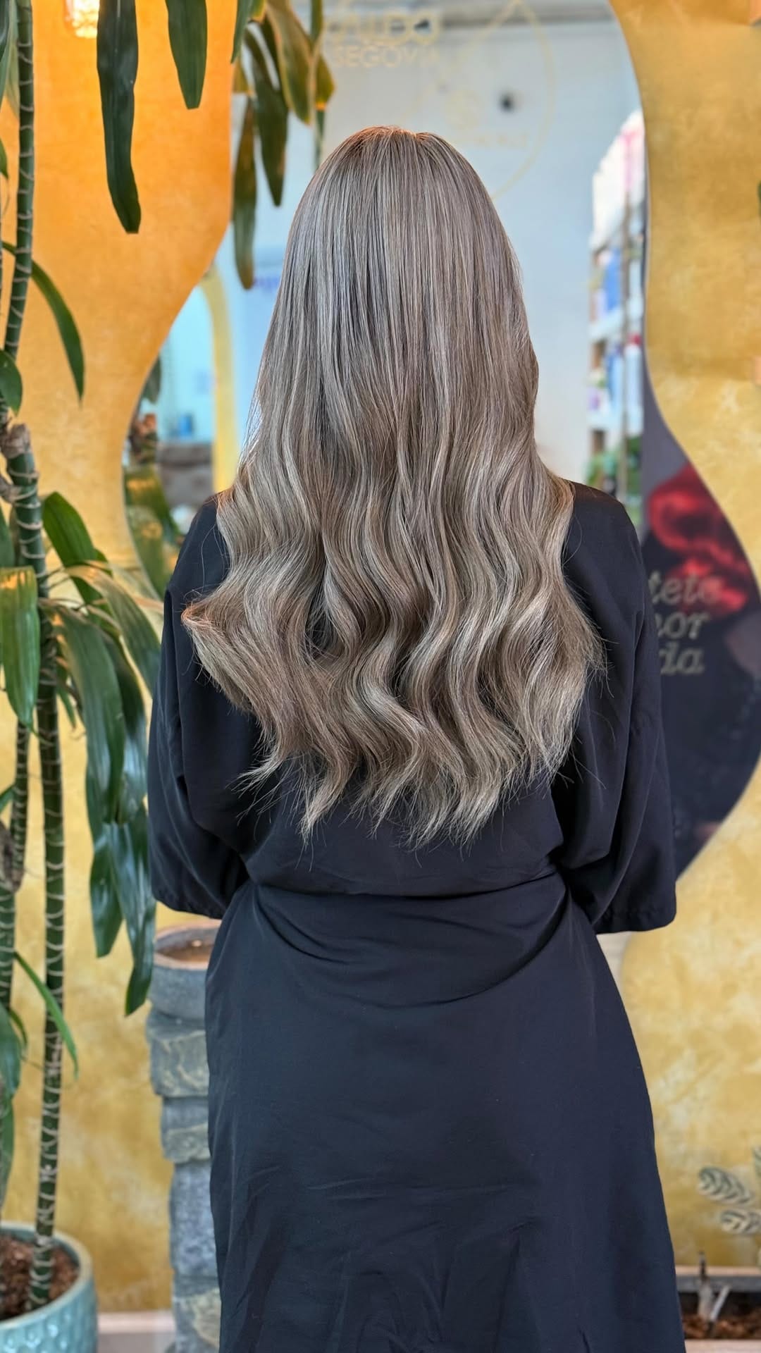 Post 10 by Leo Santacruz 💇🏻‍♂️ Extensiones on Instagram (video)
