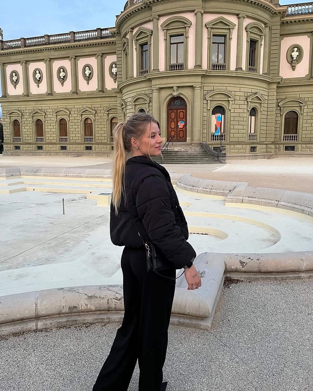 Post 9 by Poly🇷🇺 on Instagram (carousel)