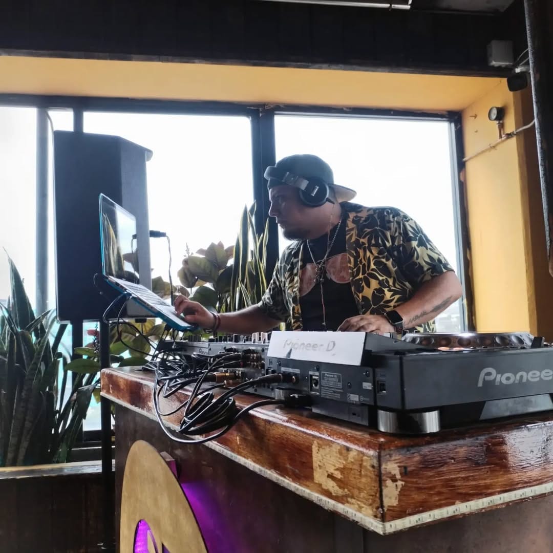 Post 10 by Angel V.  (Dj Anker) on Instagram (image)