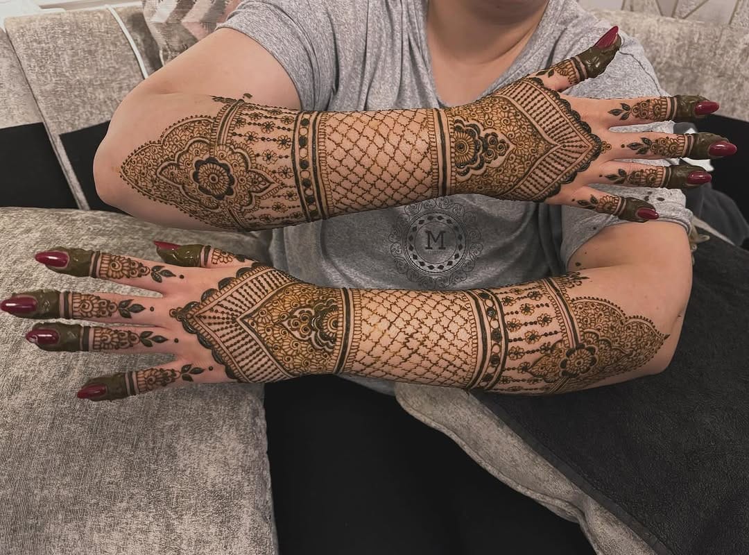 Post 1 by Hobby Of Henna 🖤 on Instagram (image)